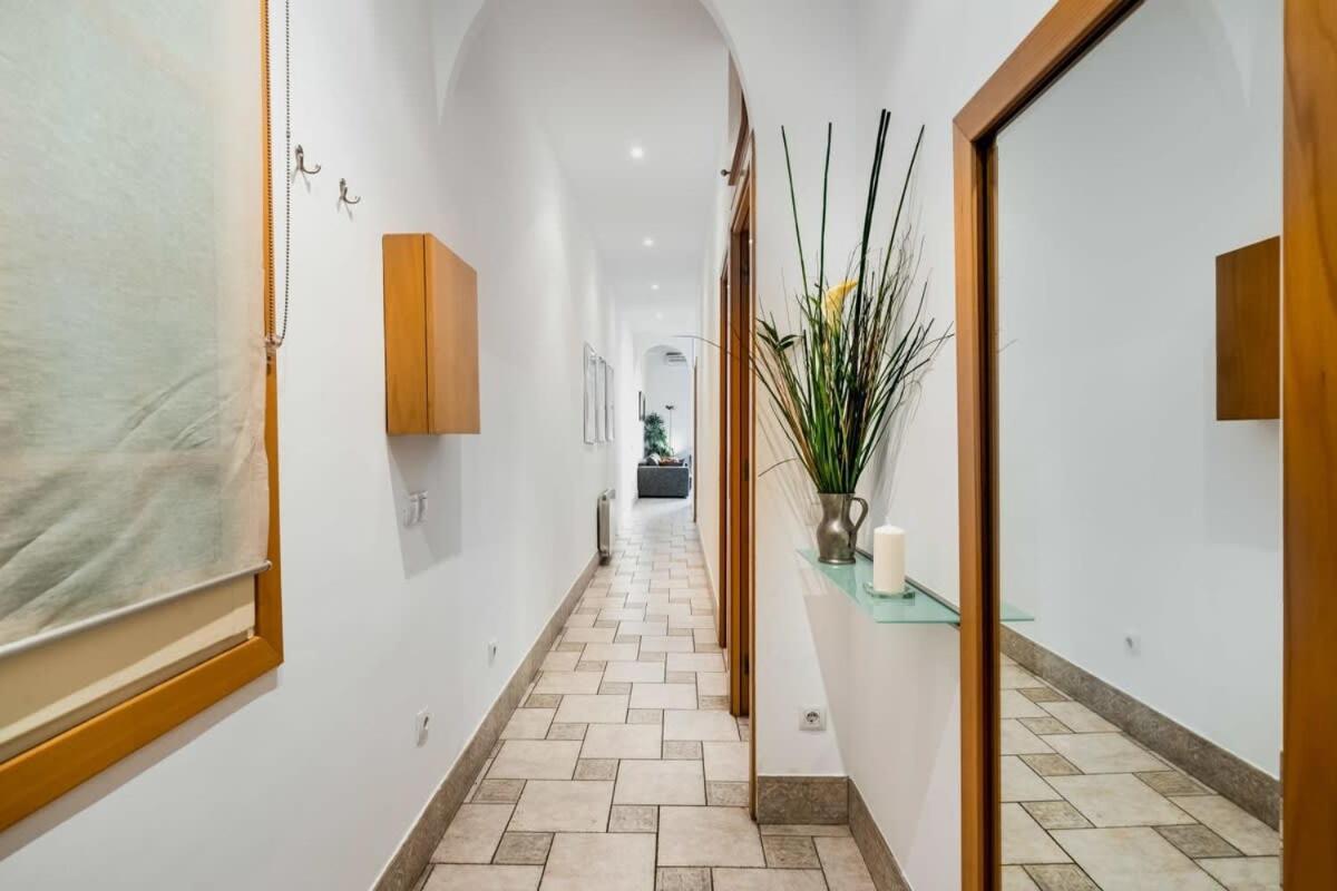 Appartamento Historic With Private Terrace In Example Barcellona